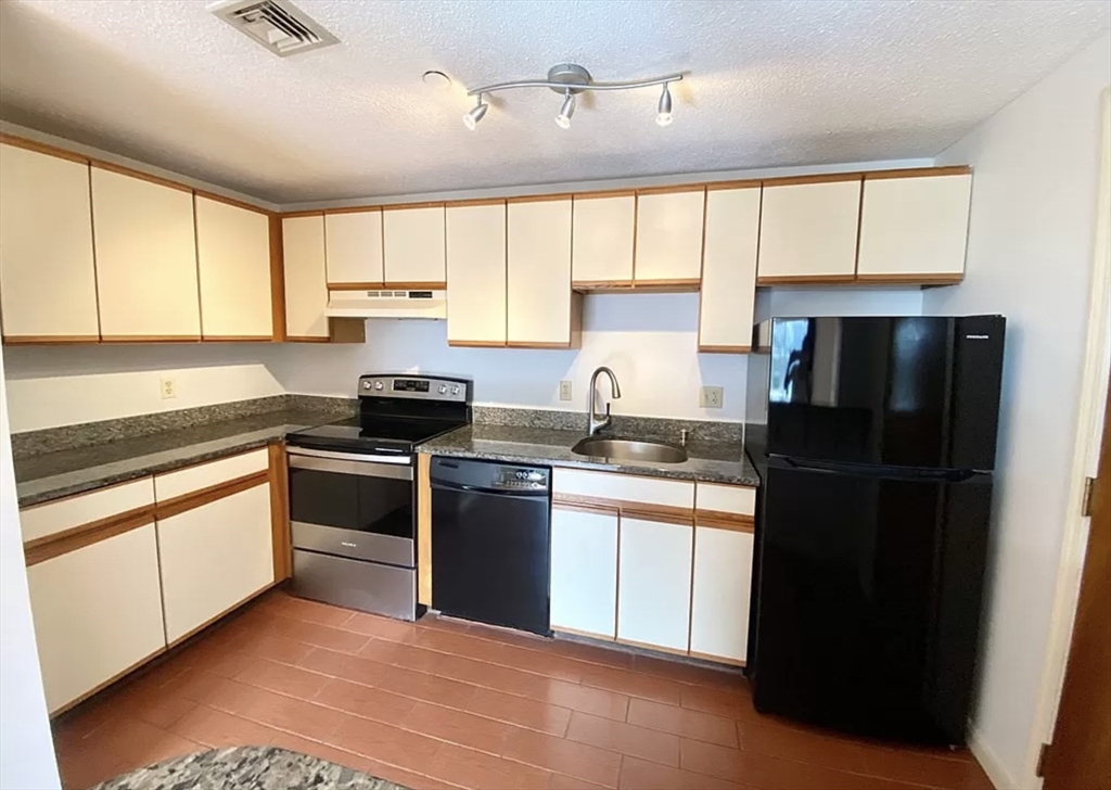 1 bed, 1 bath apartment for rent at 35 Prospect St Unit 309, Woburn — photo 2 of 6