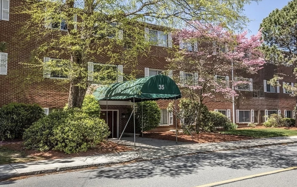 1 bed, 1 bath apartment for rent at 35 Prospect St Unit 309, Woburn — photo 1 of 6
