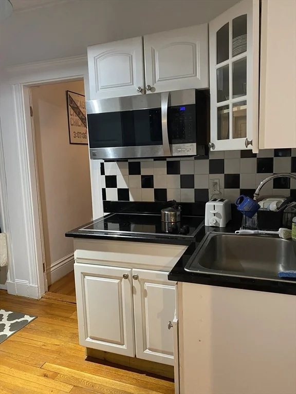 1 bed, 1 bath apartment for rent at 35 Queensberry St Unit 10, Fenway — photo 3 of 7