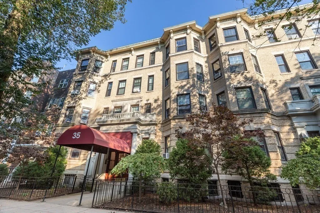 1 bed, 1 bath apartment for rent at 35 Queensberry St Unit 20, Fenway — photo 2 of 9