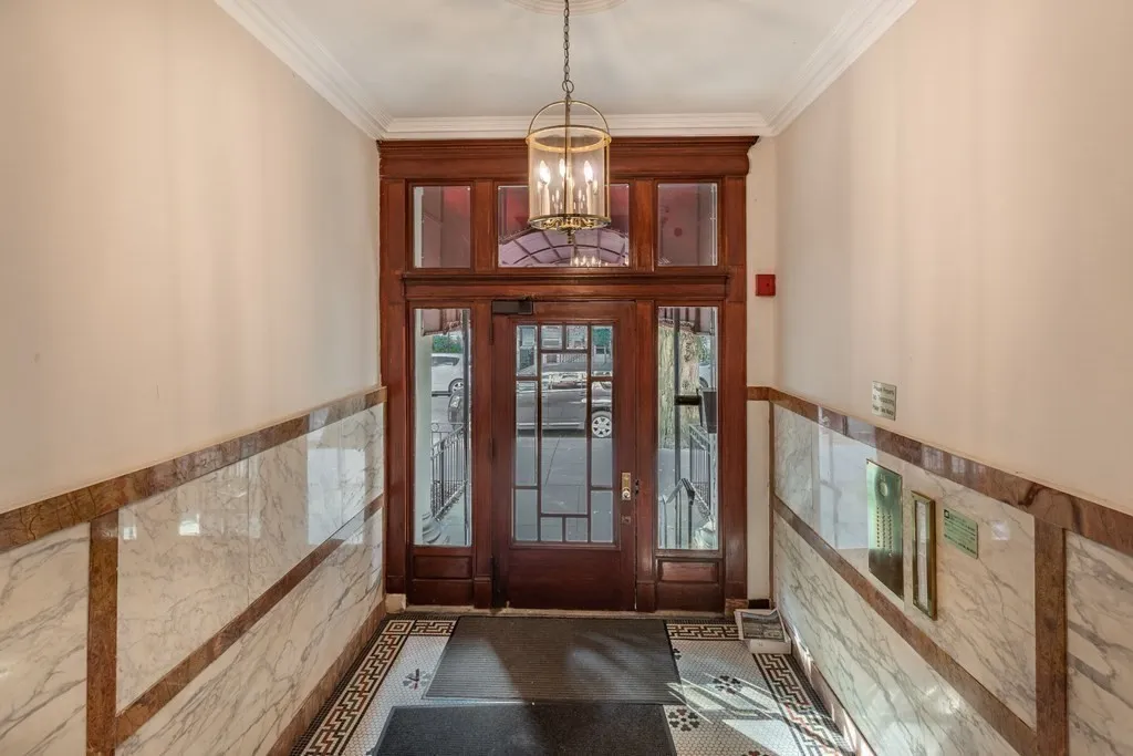 1 bed, 1 bath apartment for rent at 35 Queensberry St Unit 20, Fenway — photo 3 of 9