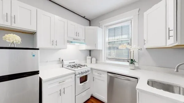 1 bed, 1 bath apartment for rent at 35 Queensberry St Unit 20, Fenway — photo 1 of 9