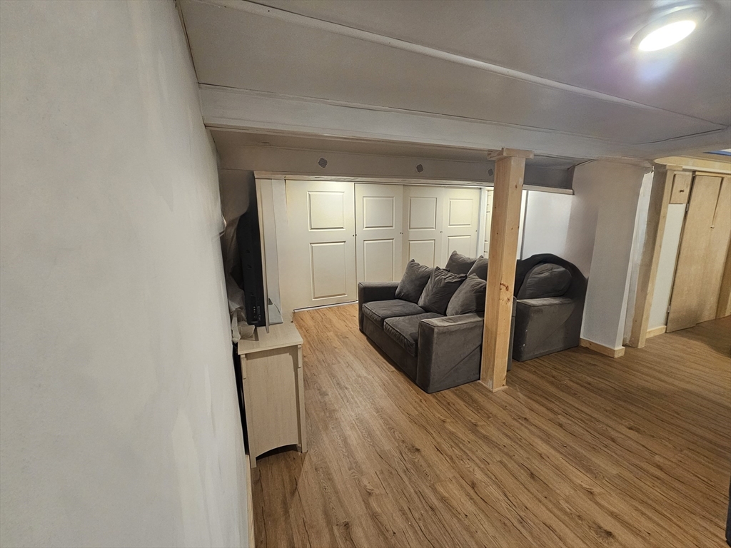 4 bed, 1 bath apartment for rent at 35 Reedsdale Rd, Milton — photo 38 of 41