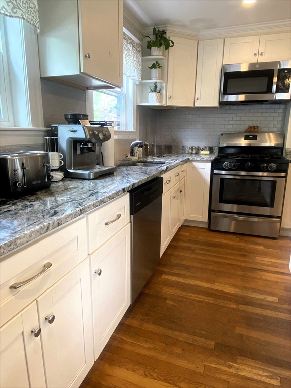 4 bed, 1 bath apartment for rent at 35 Reedsdale Rd, Milton — photo 11 of 41