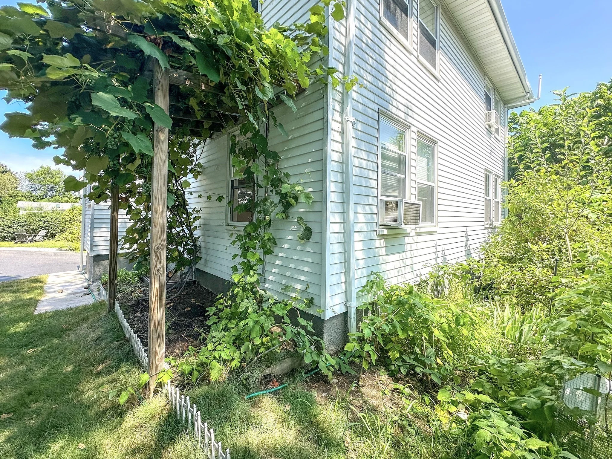 4 bed, 1 bath apartment for rent at 35 Reedsdale Rd Unit 35, Milton — photo 4 of 37