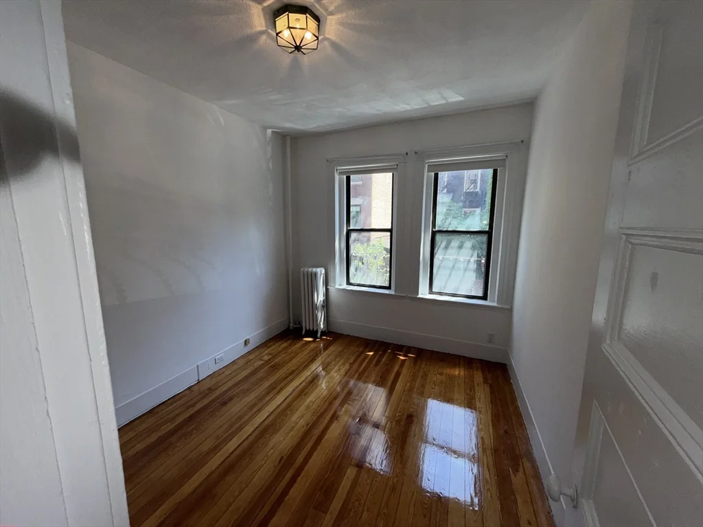 3 bed, 1 bath apartment for rent at 35 Revere St Unit 2, Beacon Hill — photo 7 of 13