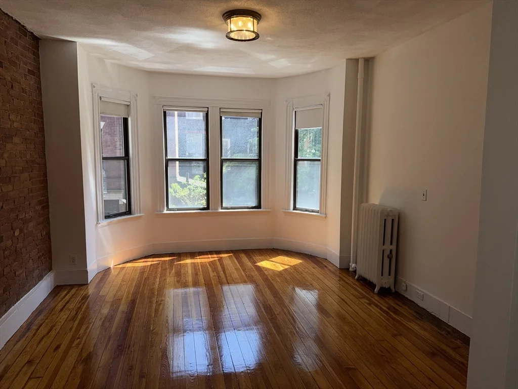 3 bed, 1 bath apartment for rent at 35 Revere St Unit 2, Beacon Hill — photo 3 of 13