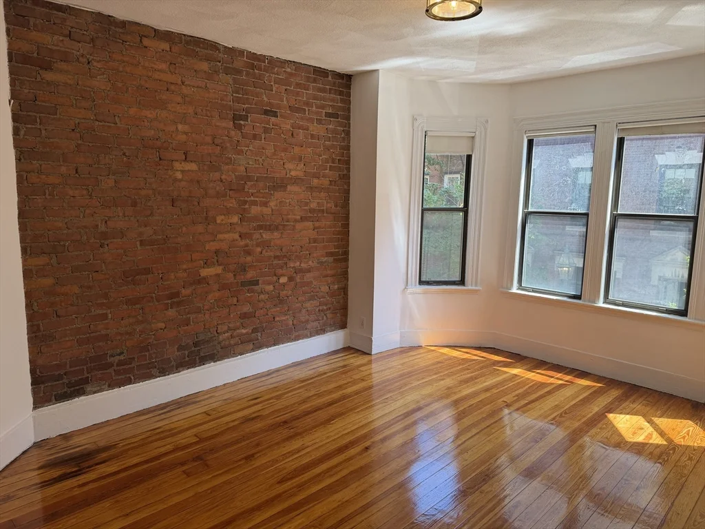 3 bed, 1 bath apartment for rent at 35 Revere St Unit 2, Beacon Hill — photo 2 of 13