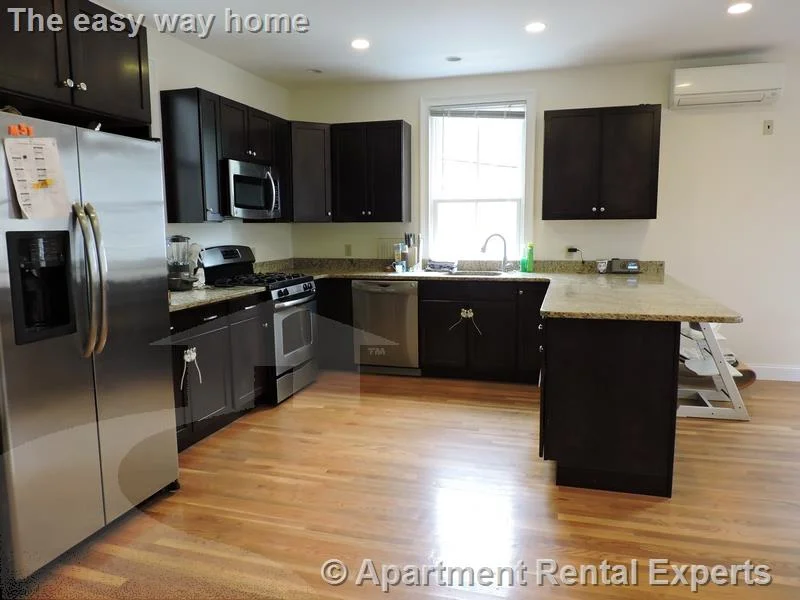 3 bed, 2 bath apartment for rent at 35 Roberts Rd Unit 2, Harvard Square — photo 3 of 14