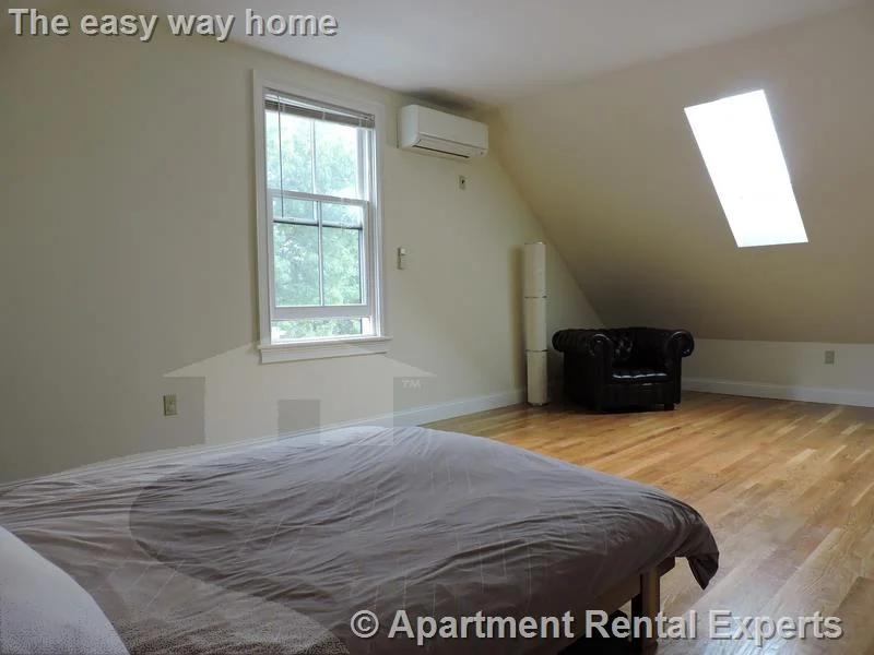 3 bed, 2 bath apartment for rent at 35 Roberts Rd Unit 2, Harvard Square — photo 4 of 14