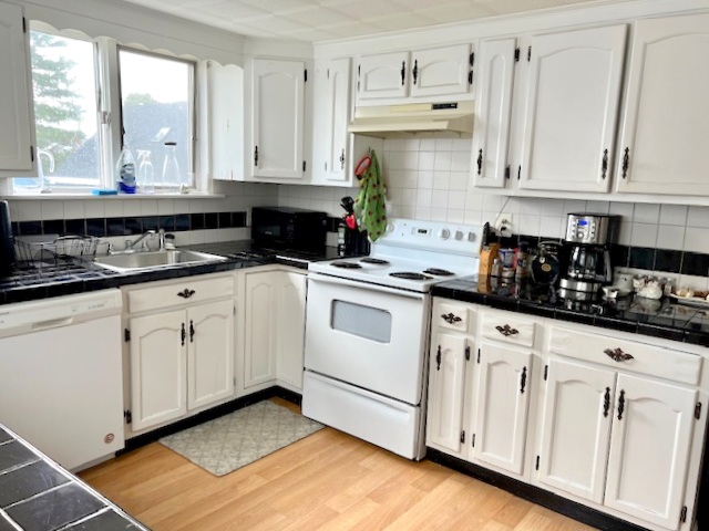 4 bed, 1 bath apartment for rent at 35 Rogers Ave Unit 2, Powder House Square — photo 2 of 23