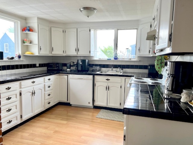 4 bed, 1 bath apartment for rent at 35 Rogers Ave Unit 2, Powder House Square — photo 1 of 23