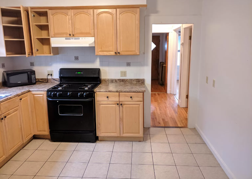 3 bed, 1 bath apartment for rent at 35 Rose St Unit 2, Ward Two — photo 2 of 22