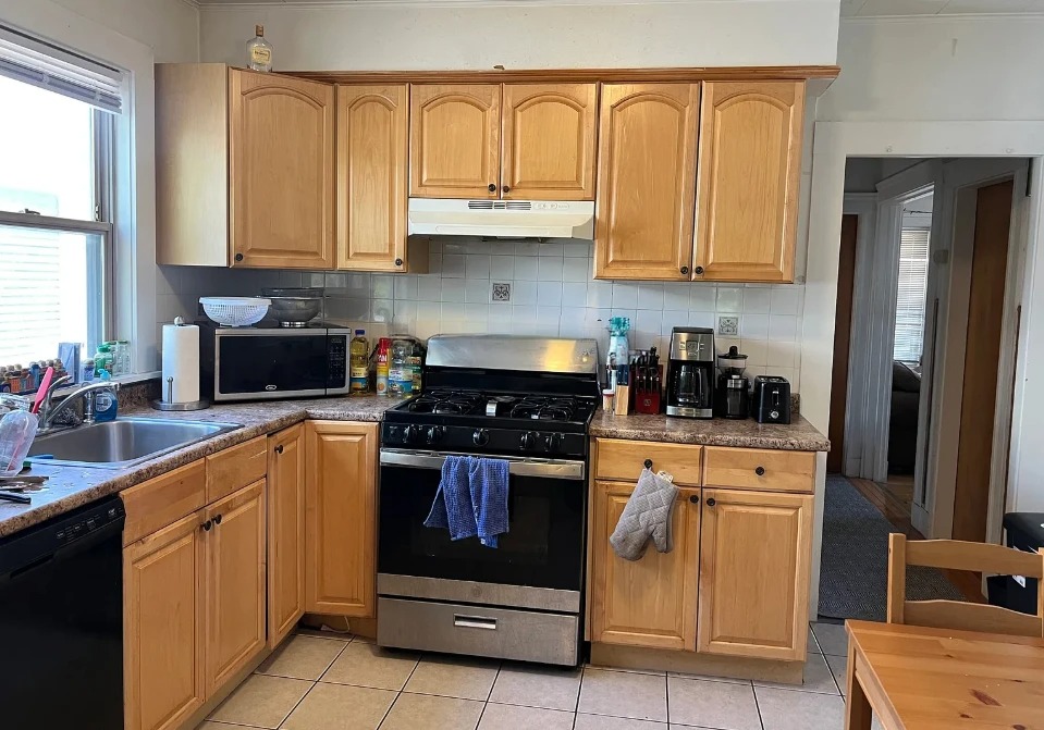 3 bed, 1 bath apartment for rent at 35 Rose St Unit 2, Ward Two — photo 1 of 22
