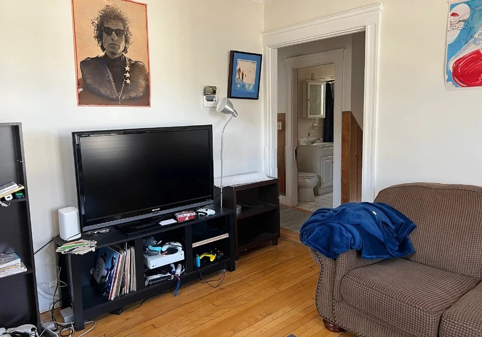 3 bed, 1 bath apartment for rent at 35 Rose St Unit 2A, Ward Two — photo 11 of 22