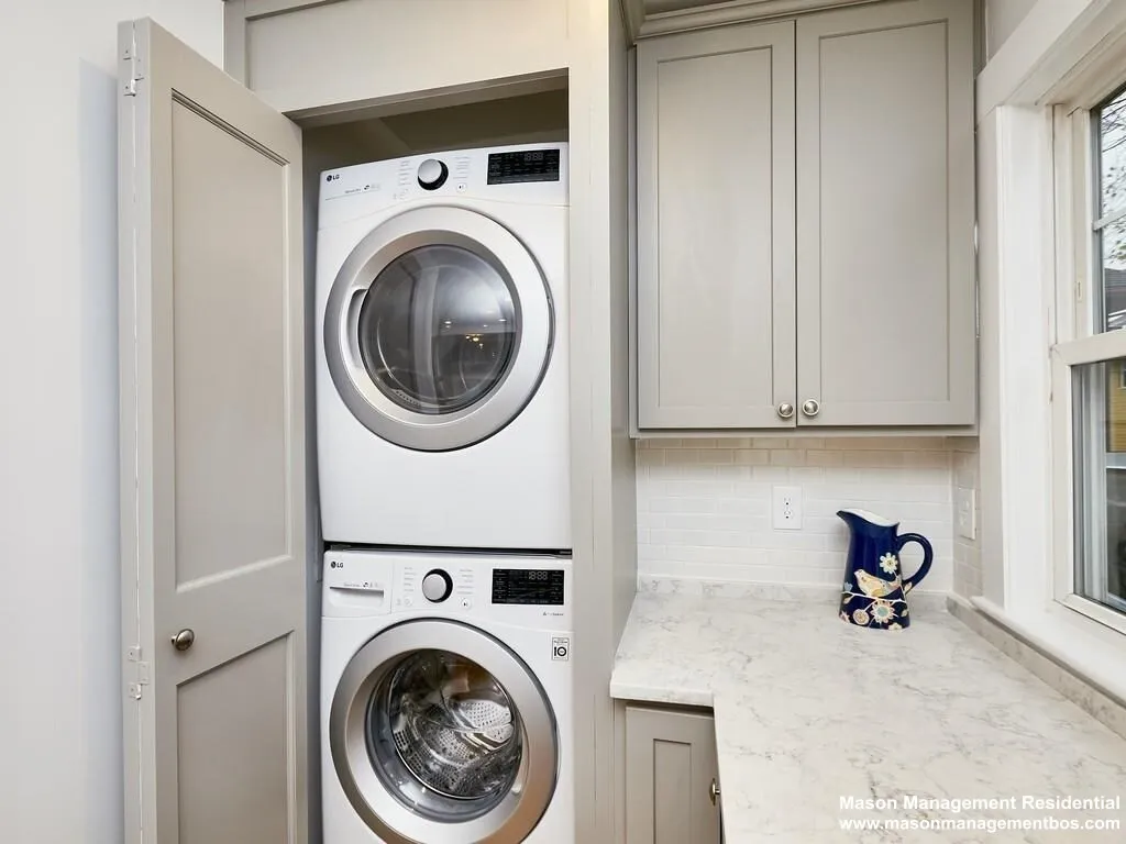2 bed, 1 bath apartment for rent at 35 Roseway St Unit 2, Jamaica Plain — photo 11 of 11