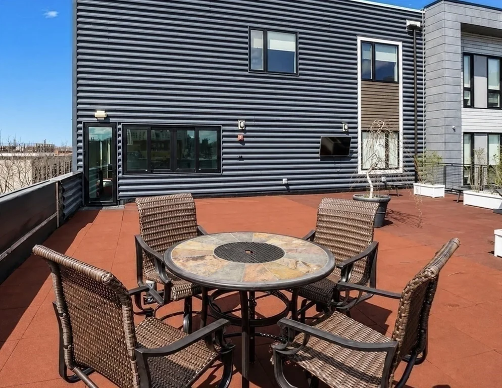 2 bed, 1 bath apartment for rent at 35 S Huntington Ave Unit 201, Coolidge Corner — photo 8 of 11