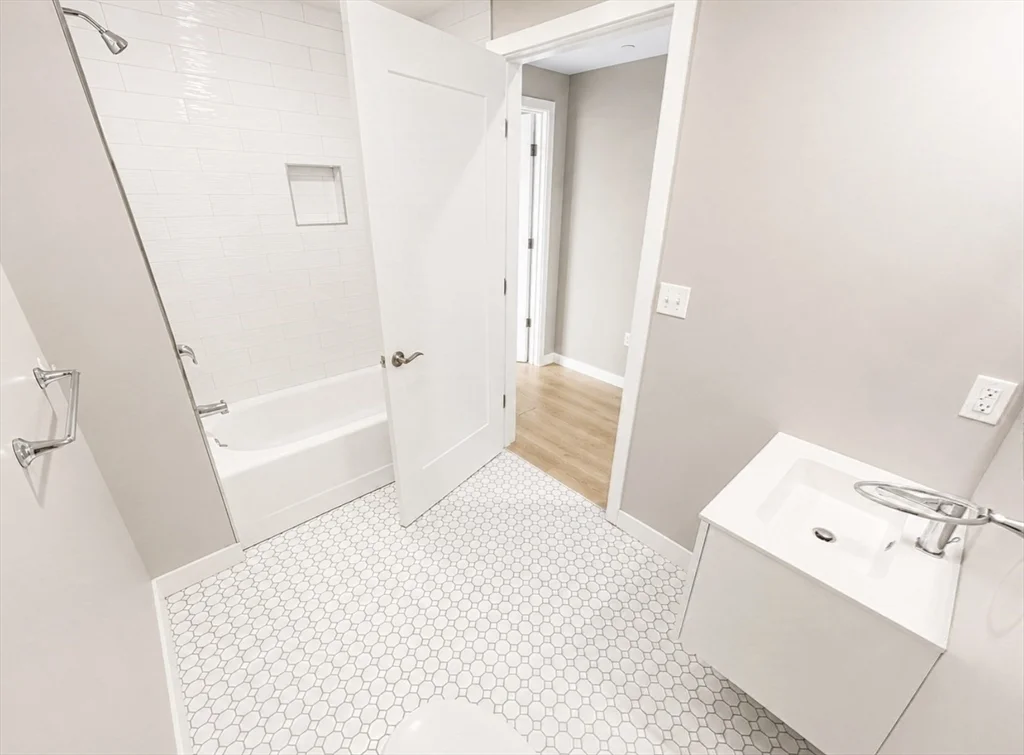 2 bed, 1 bath apartment for rent at 35 S Huntington Ave Unit 201, Coolidge Corner — photo 6 of 11