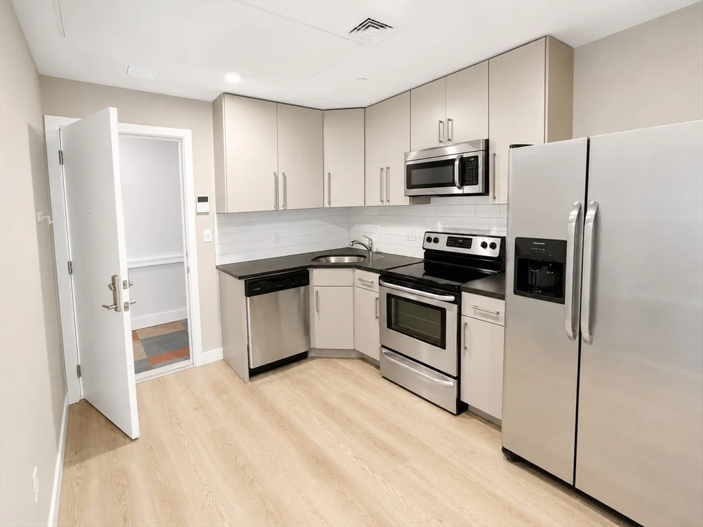 3 bed, 2 bath apartment for rent at 35 S Huntington Ave Unit 603, Coolidge Corner
