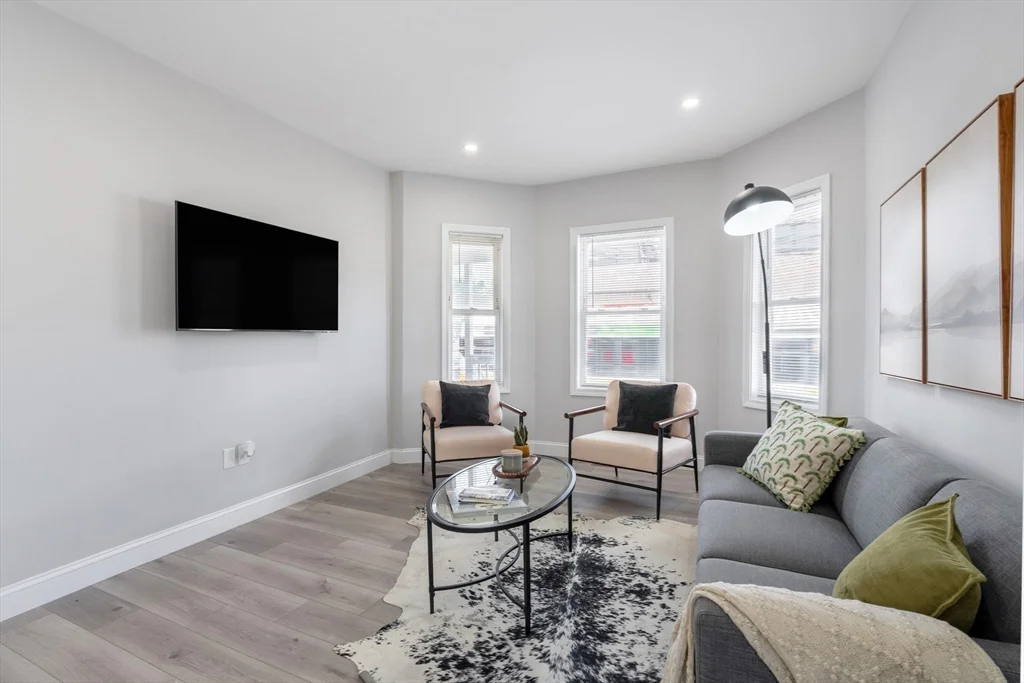 2 bed, 1 bath apartment for rent at 35 Sagamore Ave Unit 1, Chelsea — photo 4 of 16
