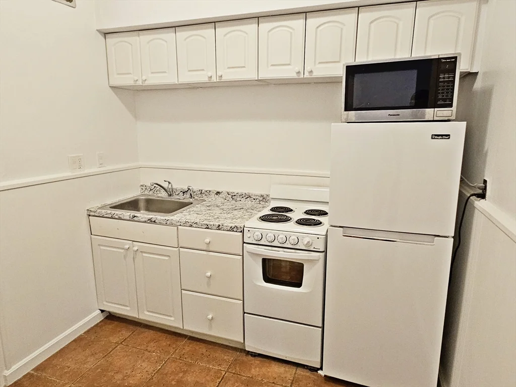 1 bed, 1 bath apartment for rent at 35 Saint Paul St Unit 1, Coolidge Corner — photo 8 of 12