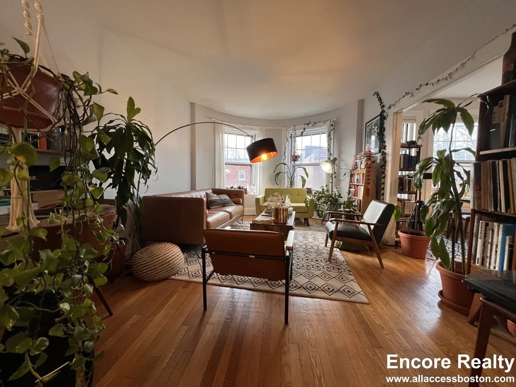 1 bed, 1 bath apartment for rent at 35 Saint Paul St Unit 5, Brookline