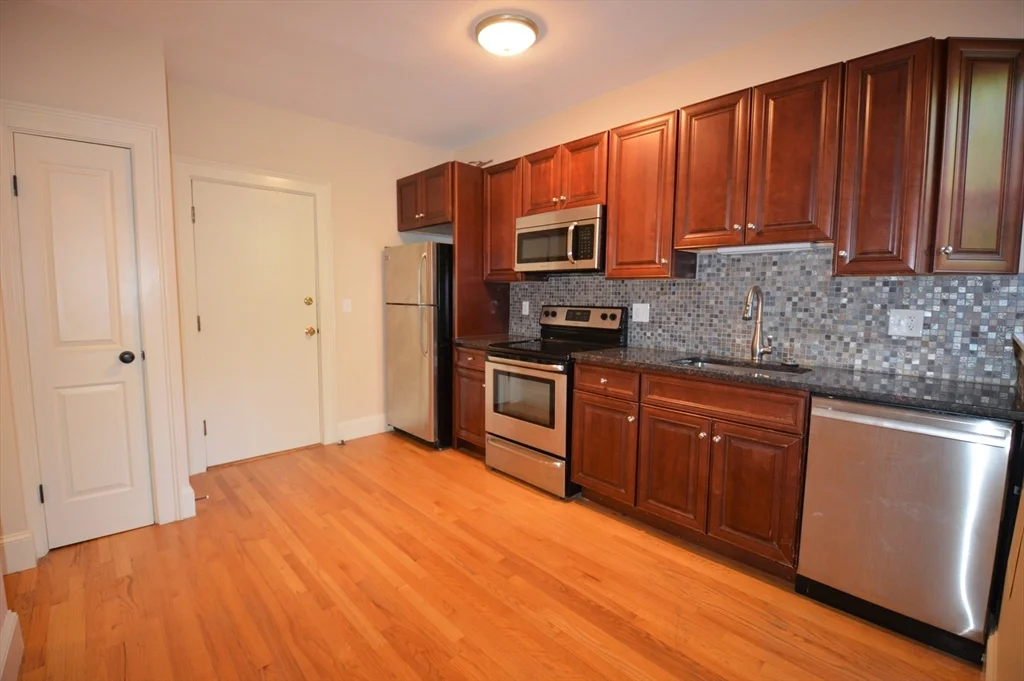 2 bed, 1 bath apartment for rent at 35 Saint Paul St Unit 6, Coolidge Corner — photo 3 of 11