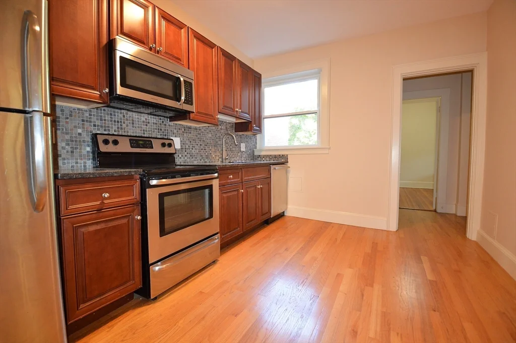 2 bed, 1 bath apartment for rent at 35 Saint Paul St Unit 6, Coolidge Corner — photo 4 of 11