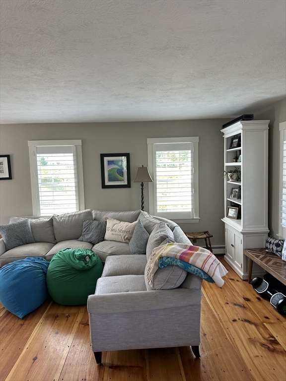 3 bed, 1 bath apartment for rent at 35 Sea St, Marshfield — photo 4 of 12