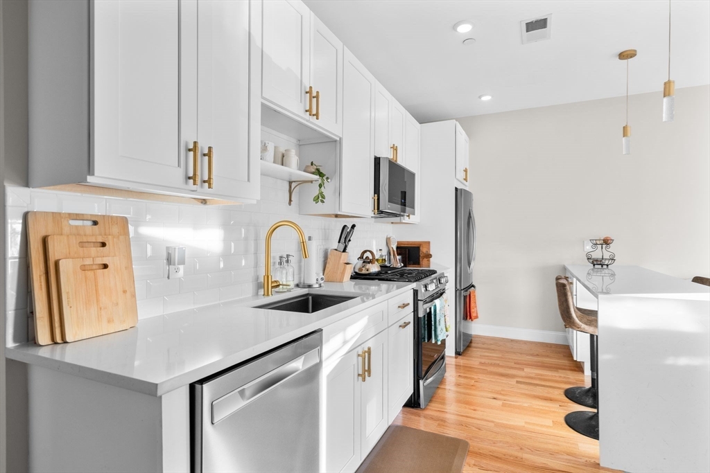 2 bed, 2 bath apartment for rent at 35 Somerset Ave Unit 5A, Winthrop — photo 6 of 21