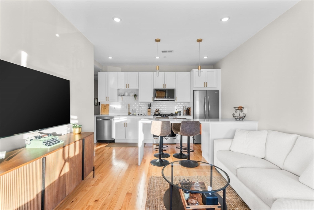 2 bed, 2 bath apartment for rent at 35 Somerset Ave Unit 5A, Winthrop — photo 4 of 21