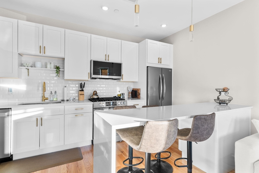 2 bed, 2 bath apartment for rent at 35 Somerset Ave Unit 5A, Winthrop — photo 1 of 21