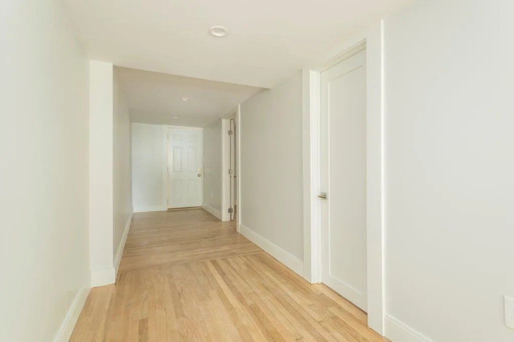 3 bed, 1 bath apartment for rent at 35 South St Unit B2, Brighton — photo 4 of 15