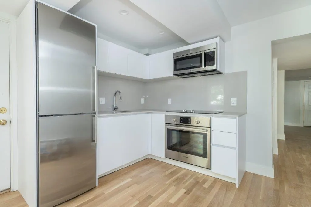 3 bed, 1 bath apartment for rent at 35 South St Unit B2, Brighton — photo 2 of 15