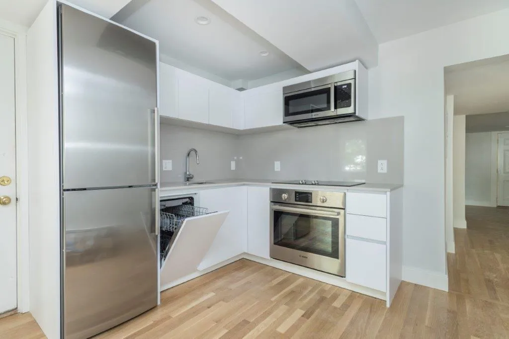3 bed, 1 bath apartment for rent at 35 South St Unit B2, Brighton — photo 1 of 15