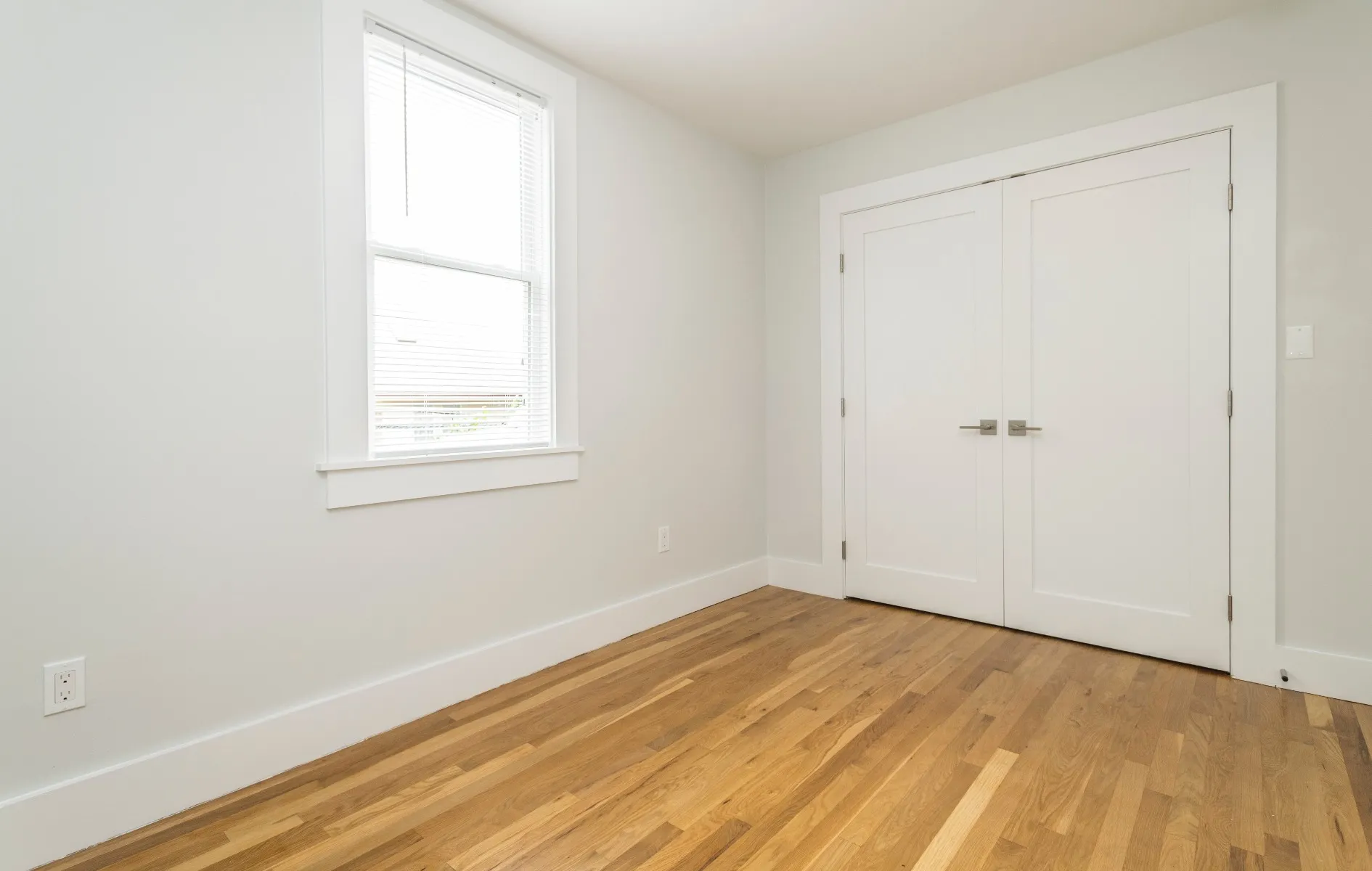 3 bed, 1 bath apartment for rent at 35 South St Unit B4, Brighton — photo 3 of 14