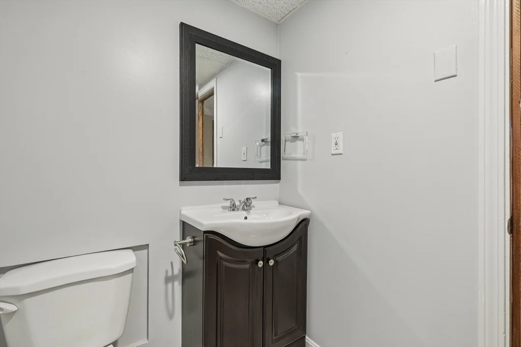 3 bed, 2 bath apartment for rent at 35 Springvale Ave Unit N/A, Chelsea — photo 17 of 35