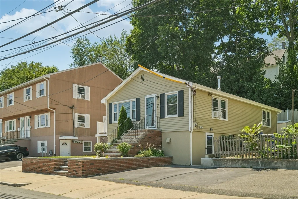 3 bed, 2 bath apartment for rent at 35 Springvale Ave Unit N/A, Chelsea — photo 3 of 35