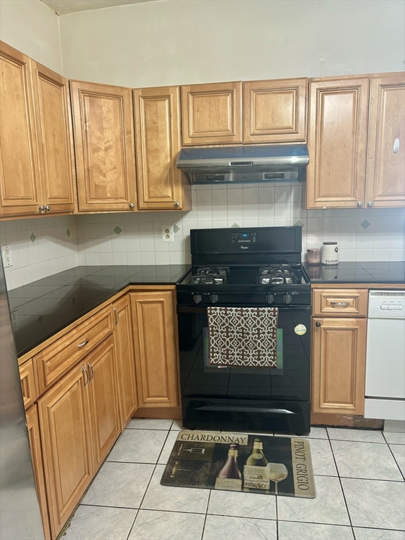 3 bed, 1 bath apartment for rent at 35 Stoneland Rd Unit 1, Worcester — photo 5 of 22