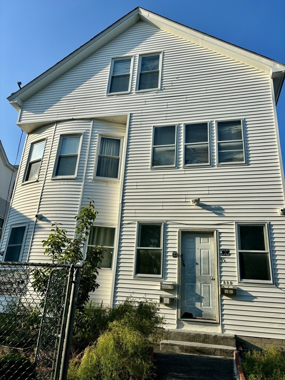 3 bed, 1 bath apartment for rent at 35 Stoneland Rd Unit 1, Worcester — photo 1 of 22