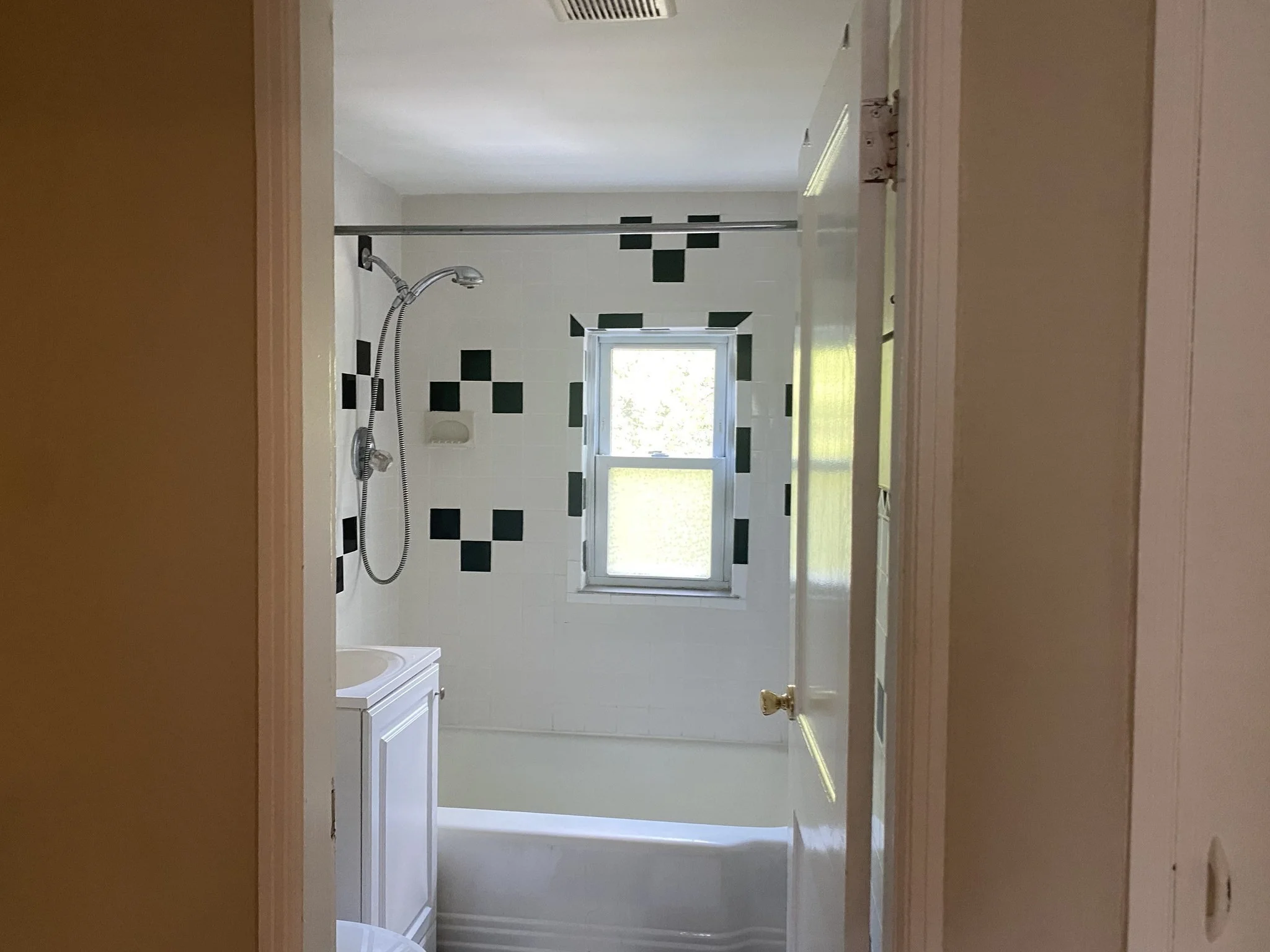 2 bed, 1 bath apartment for rent at 35 Sunnyside Ave Unit 0, Arlington — photo 8 of 16