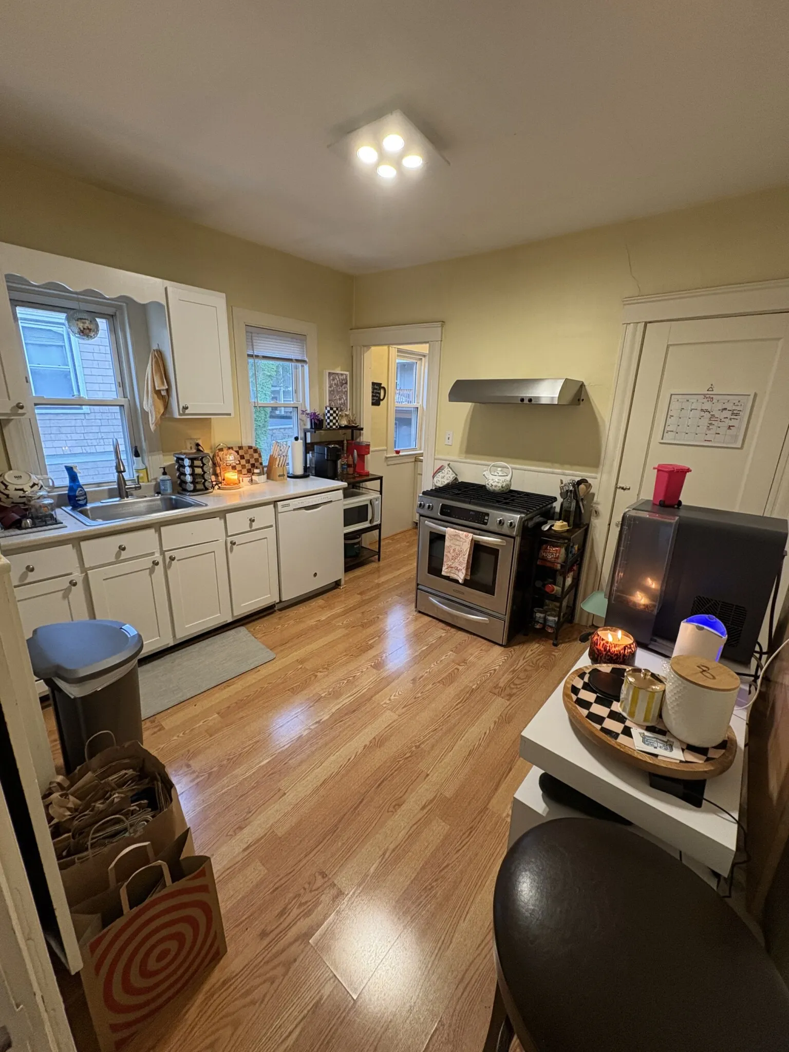 3 bed, 1 bath apartment for rent at 35 Sunset Rd Unit 2, West Somerville — photo 6 of 23