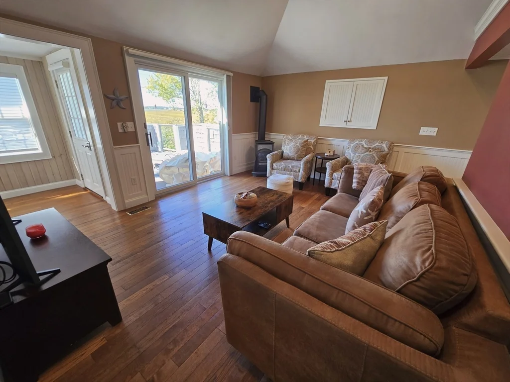 2 bed, 1 bath apartment for rent at 35 Sunset Unit WINTER, Plum Island — photo 8 of 21