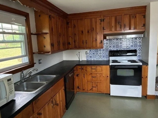 3 bed, 2 bath apartment for rent at 35 Superior Rd, Worcester — photo 3 of 21