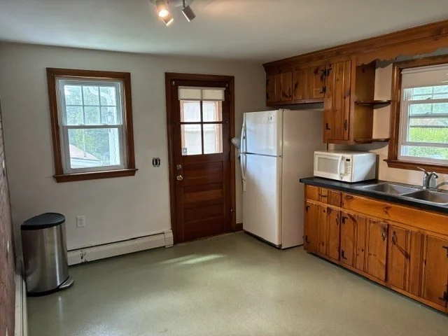 3 bed, 2 bath apartment for rent at 35 Superior Rd, Worcester — photo 2 of 21