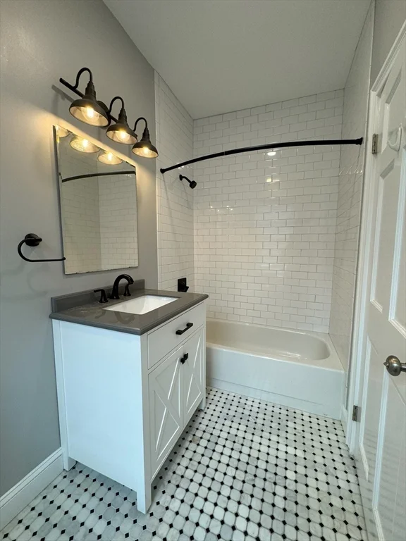 1 bed, 1 bath apartment for rent at 35 Swallow St Unit 2, South Boston — photo 5 of 8