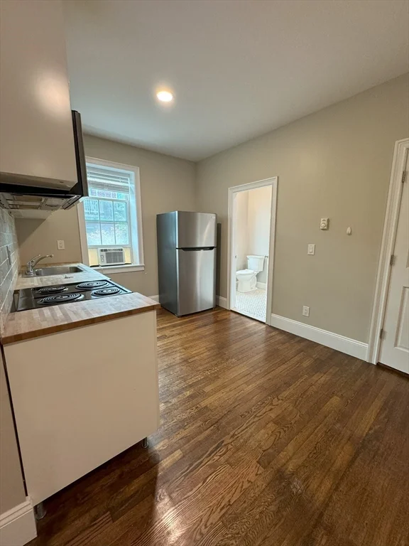 1 bed, 1 bath apartment for rent at 35 Swallow St Unit 2, South Boston — photo 3 of 8