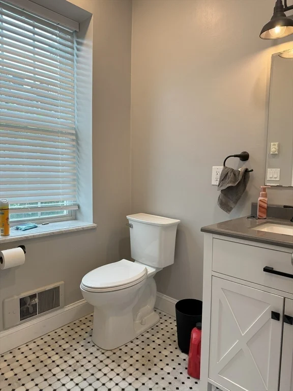 1 bed, 1 bath apartment for rent at 35 Swallow St Unit 2, South Boston — photo 6 of 8