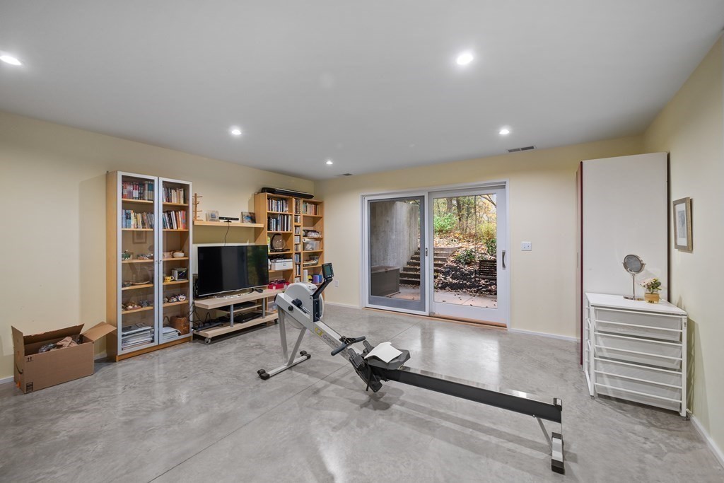 4 bed, 3 bath apartment for rent at 35 Thornberry Rd, Winchester — photo 20 of 26