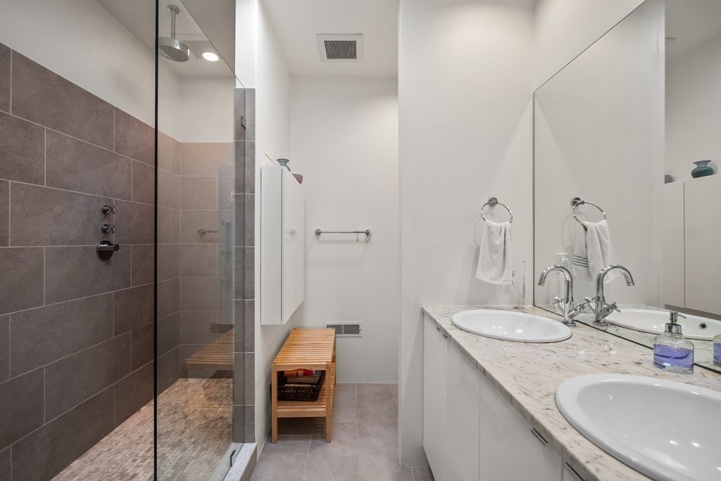 4 bed, 3 bath apartment for rent at 35 Thornberry Rd, Winchester — photo 11 of 26